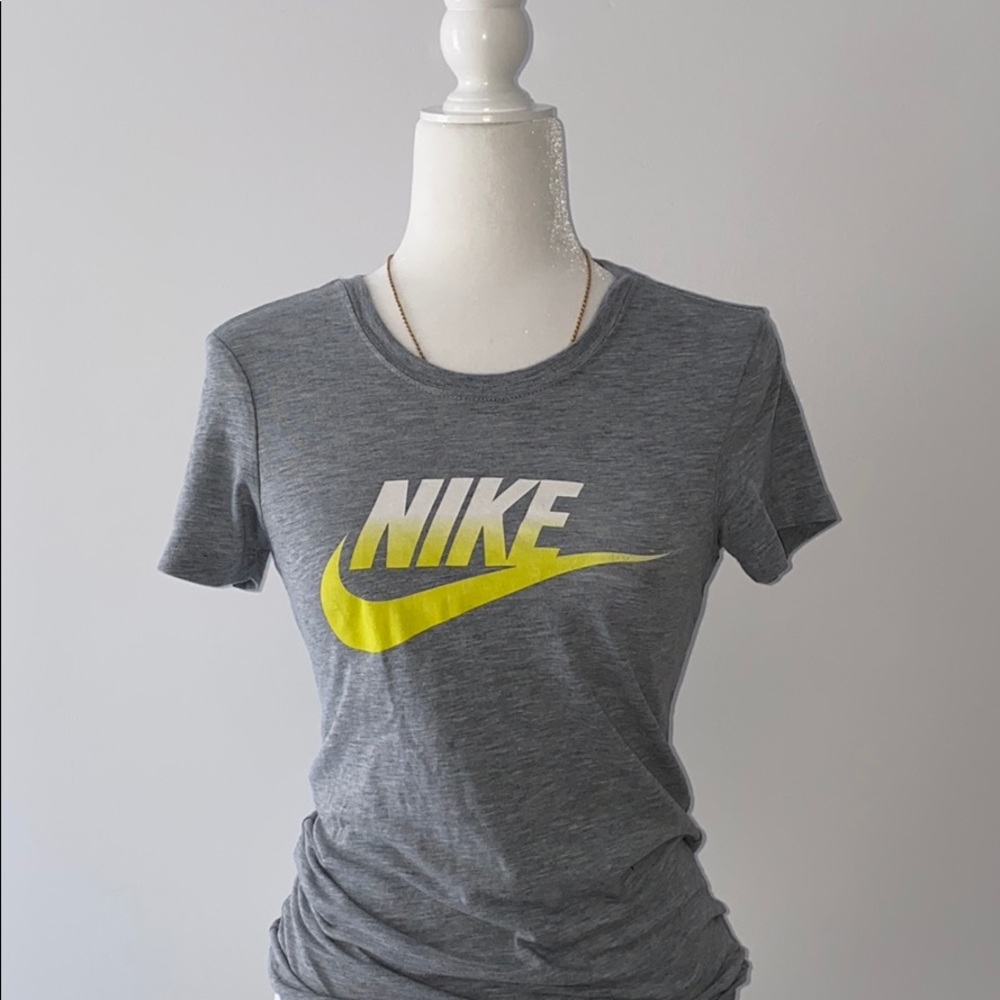 Authentic NIKE slim fit WOMENS GREY RUNNING TSHIRT